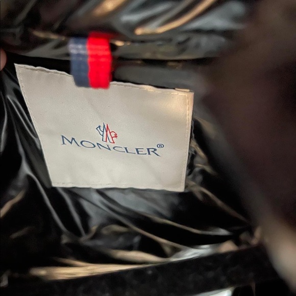 Brand new Moncler womens jacket - Picture 3 of 3